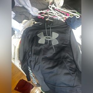Men’s black under armor hoodie